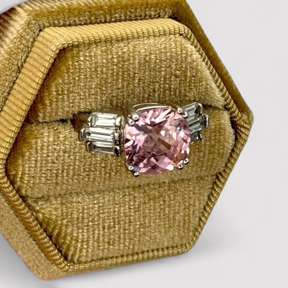 Vintage Avon Faceted Pink Glass Ring Size 7.5 Silver Tone Baguettes Cocktail - Picture 6 of 8